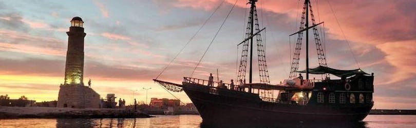 Blick auf den Sonnenuntergang während der Sunset Pirate Boat Trip um Rethymno auf Kreta mit Dolphin Cruises. 