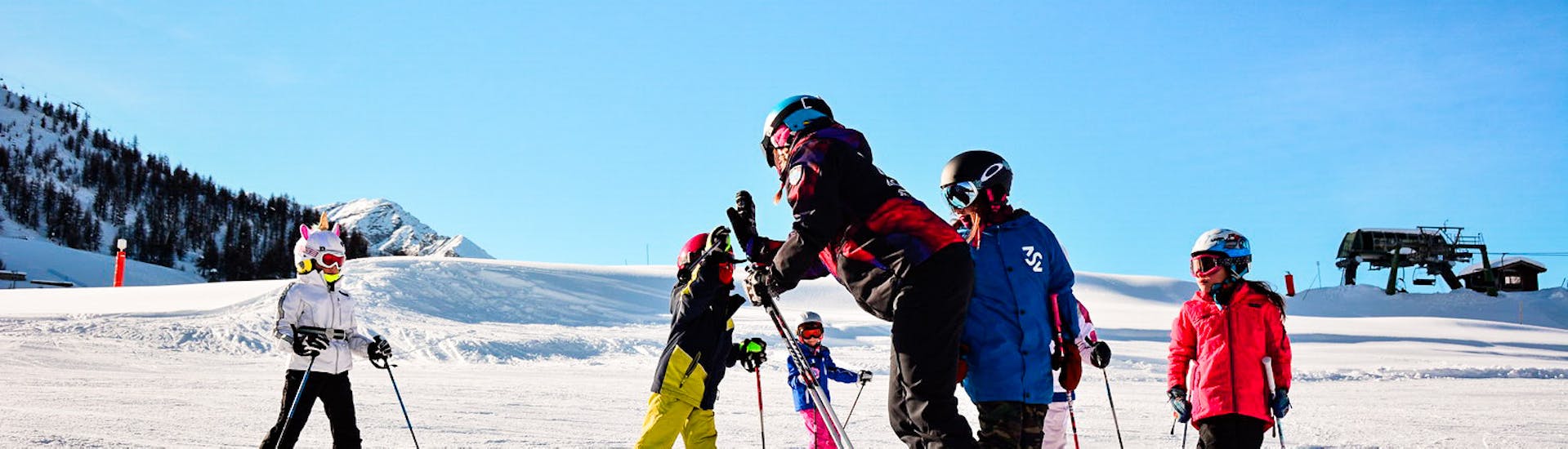 Instructor and children during private ski lesson for kids of all levels with YES Academy Sestriere..