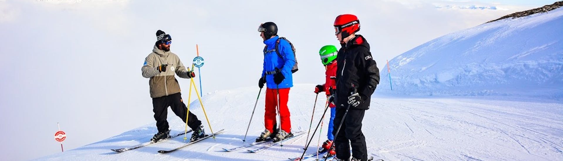 Lezioni di sci per adulti (da 15 anni) per principianti.