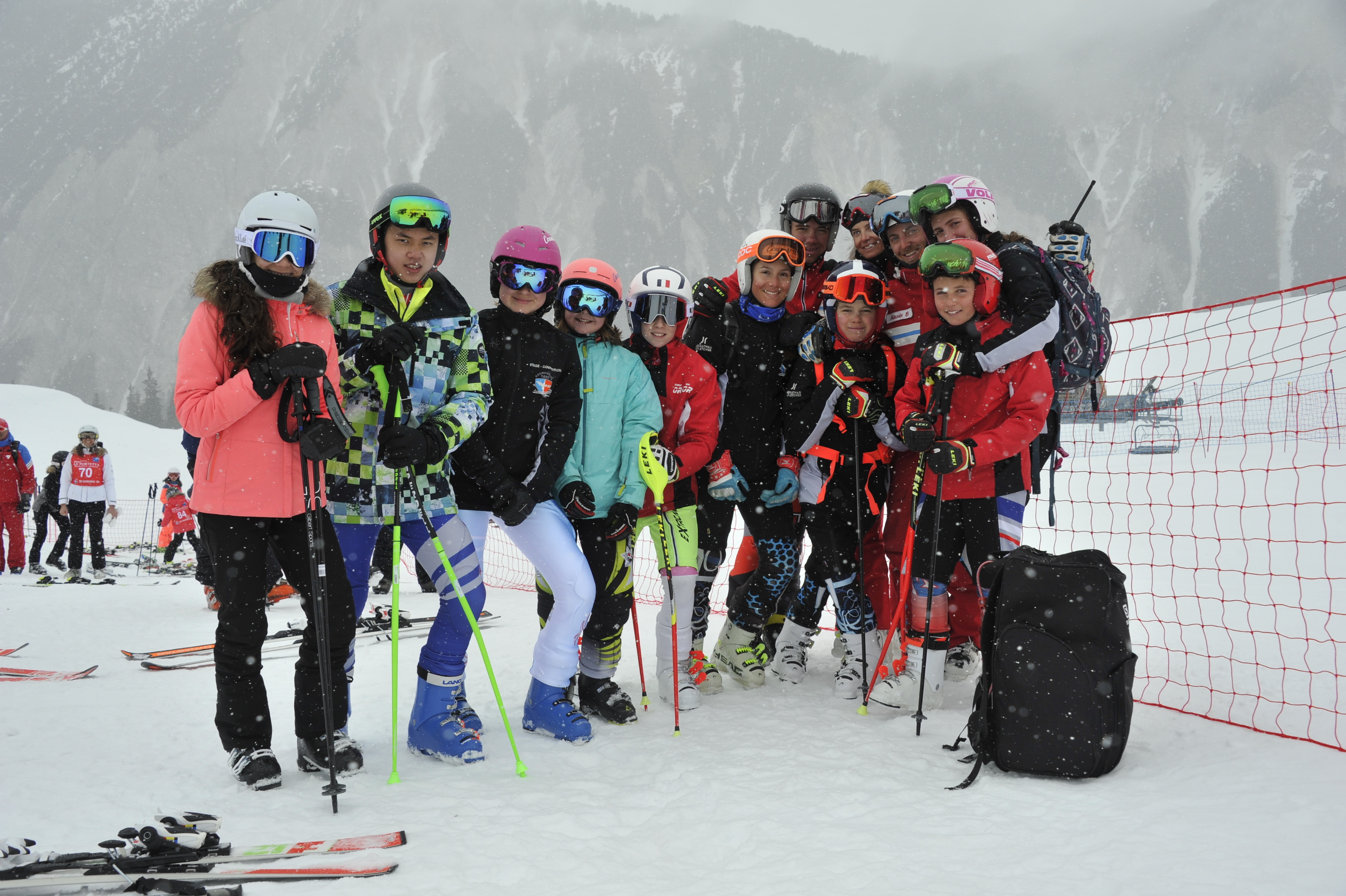Un groupe d'ado a bien profité de son cours de ski pour ados et adultes de tous niveaux avec l'ESF Courchevel 1650.