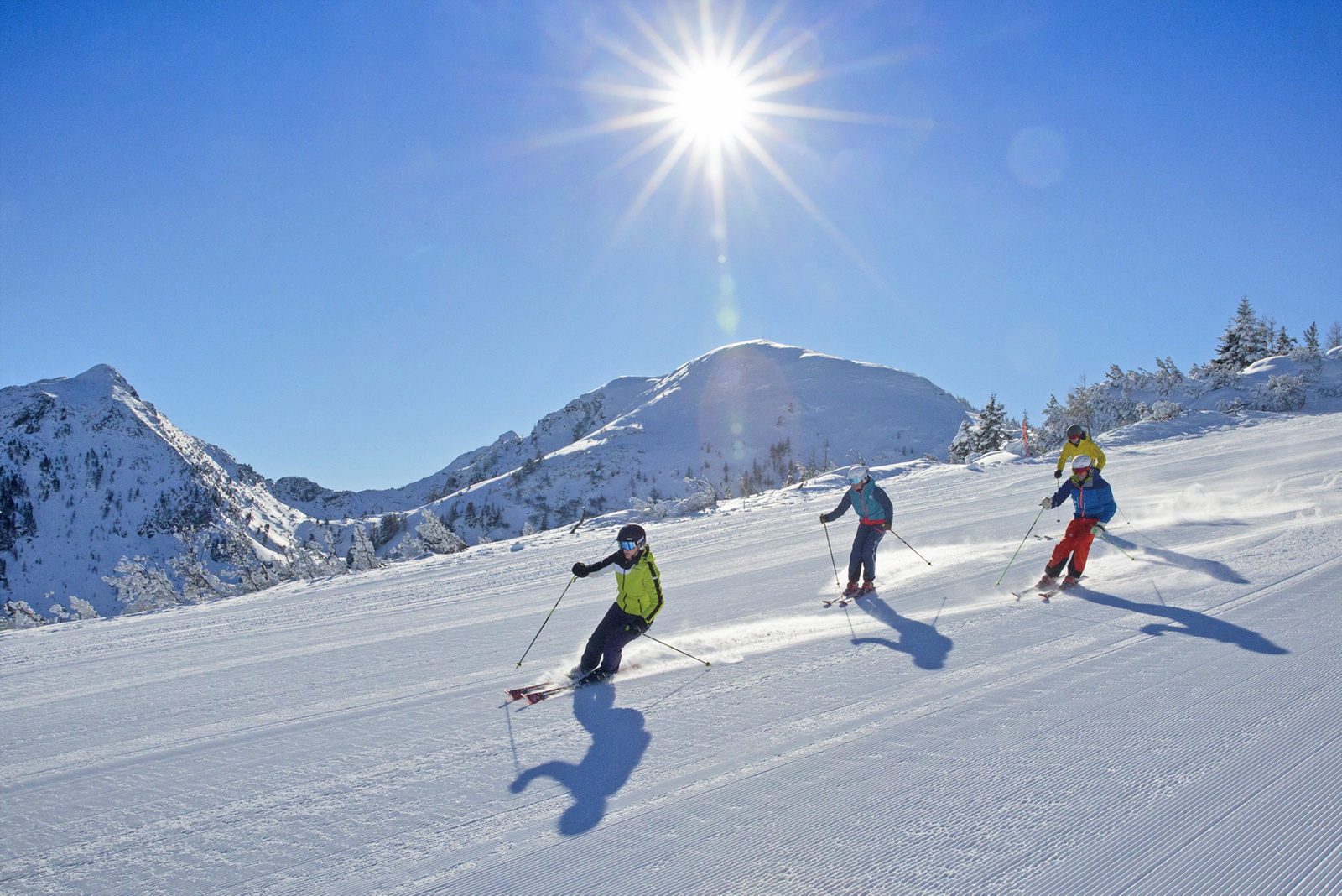 На русском языке ski. Ski Holiday. Skiing Holiday. Ski fahren немецкий. Skiing Holiday картинки.
