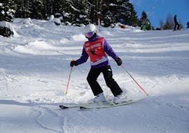 A guy is having fun during the Teens Ski Lessons "Teen Stars" (14-18 y.) for All Levels with Skischule SNOWSTARS Turracher Höhe.