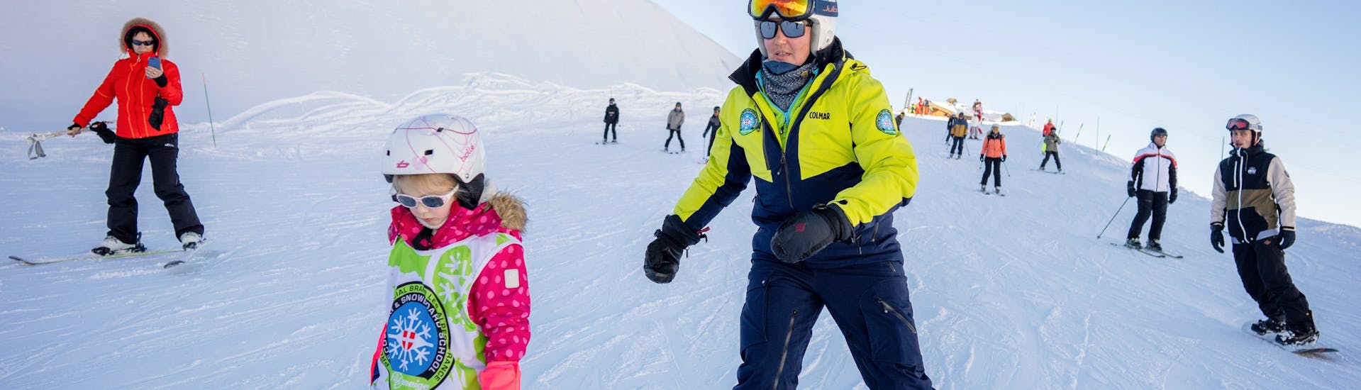 A kid is skiing down a slope in confidence thanks to her Private Ski Lessons for Kids of All Levels with Prosneige Tignes.