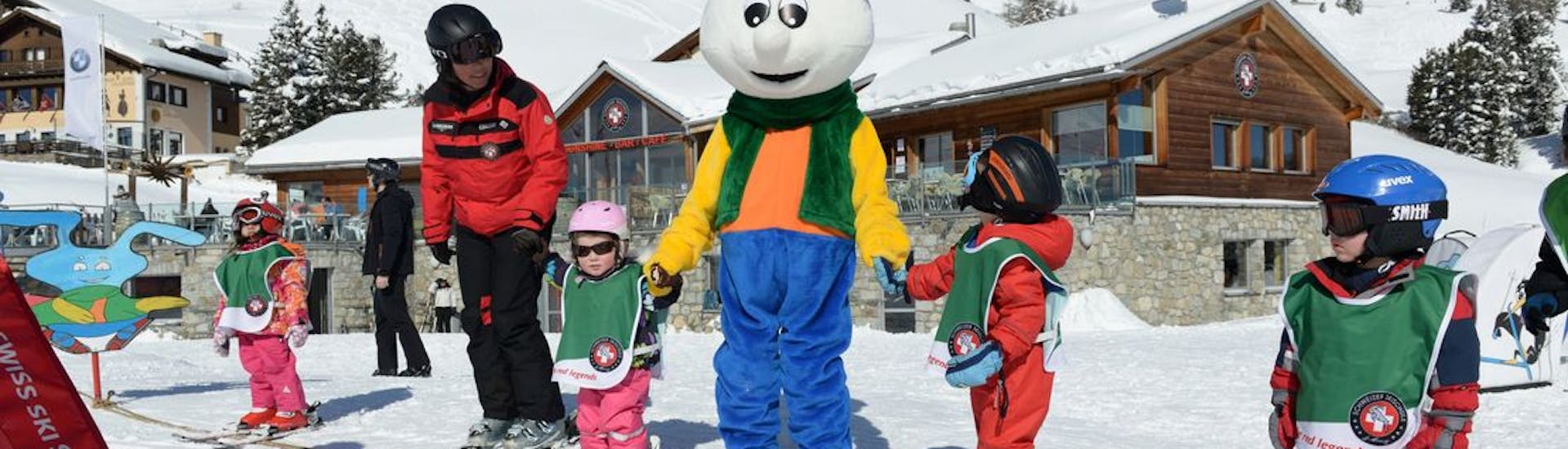 Children are enjoying their time together with the mascot Snowli during kids ski lessons for first-timers with Swiss Ski School St. Moritz the Red Legends.