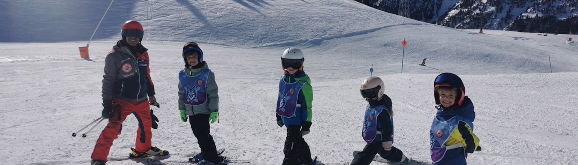 Clases de esquí para niños de todos los niveles (6-16 años) - Día completo.