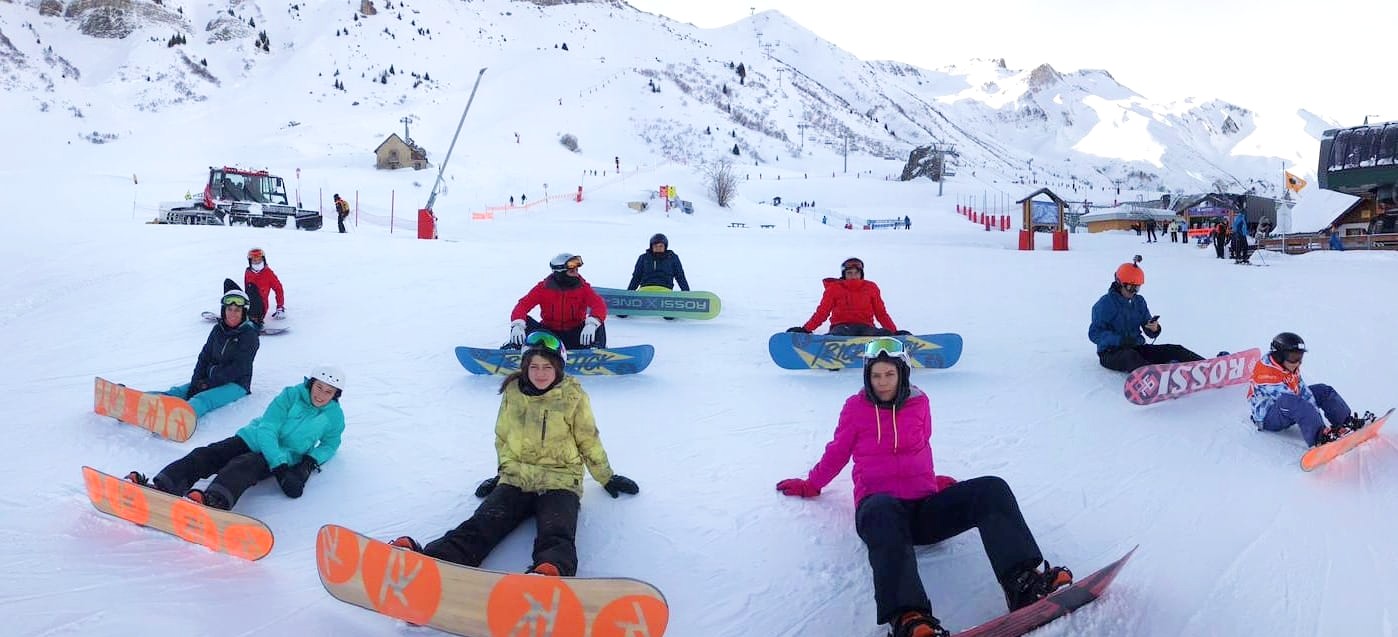 After a hard training during snowboarding lessons for all levels with the Ski School ESF Valmorel, we rest!