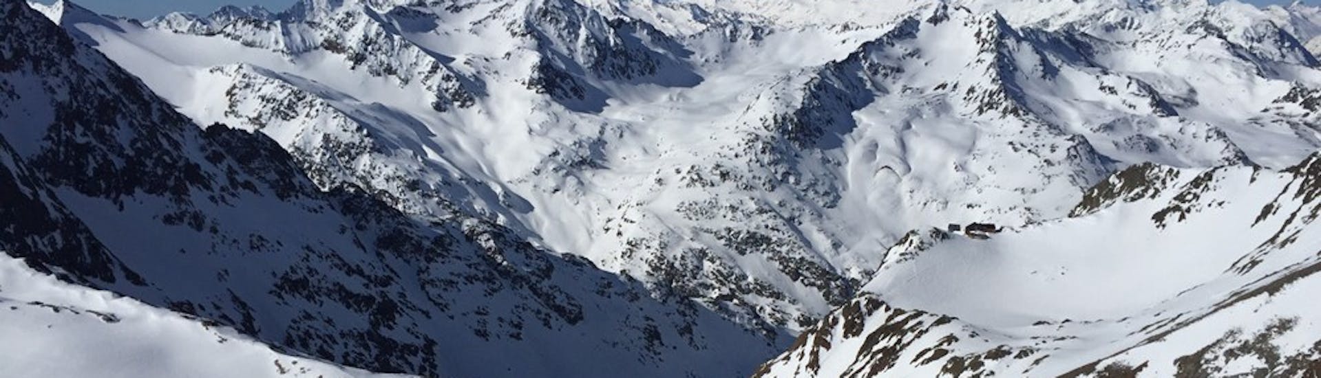 Grande vista sulle montagne del comprensorio sciistico dell'Alto Sangro. Posto perfetto per una delle lezioni private di snowboard per bambini e adulti di tutti i livelli.