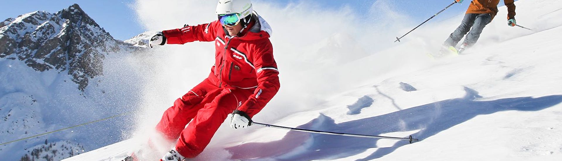 Lezioni di sci per adulti a partire da 14 anni per tutti i livelli.