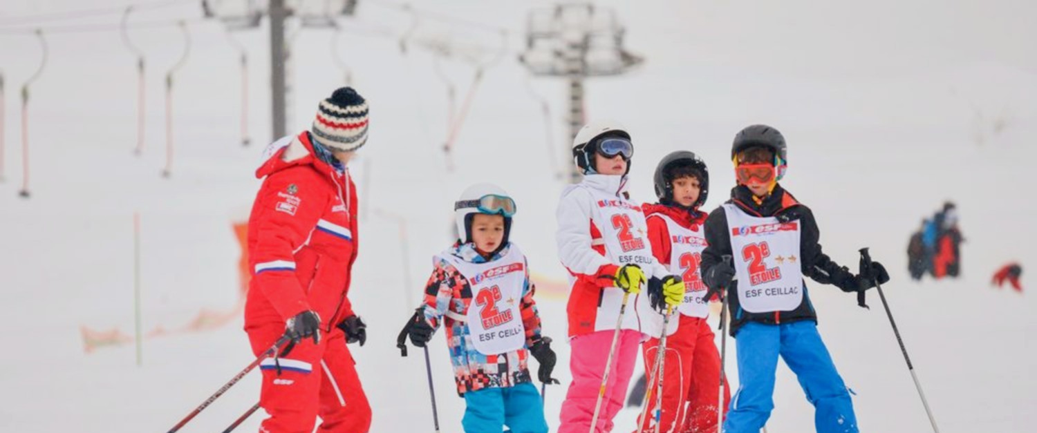 A great time on the slopes for the skiers of the ski school ESF Ceillac's kids ski lessons for all levels. 