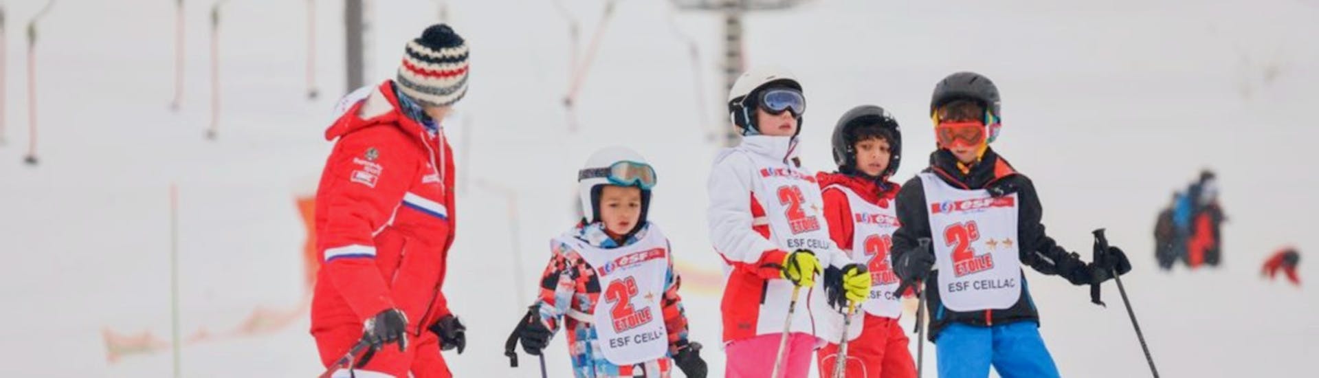 Un super moment sur les pistes pour les skieurs du cours de ski enfants de l'ESF Ceillac.
