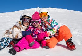 Lezioni di sci per bambini (3-4 anni) per principianti assoluti con Scuola Sci Coldai Alleghe.