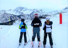 Two skiers are ready for their kids ski lessons (13-17 years) for all levels with the PDS Snowsports ski school. 