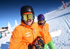 Twee instructeurs van Skipoint Szklarska Poreba staan klaar om privé snowboardles te geven aan kinderen en volwassenen van alle niveaus.
