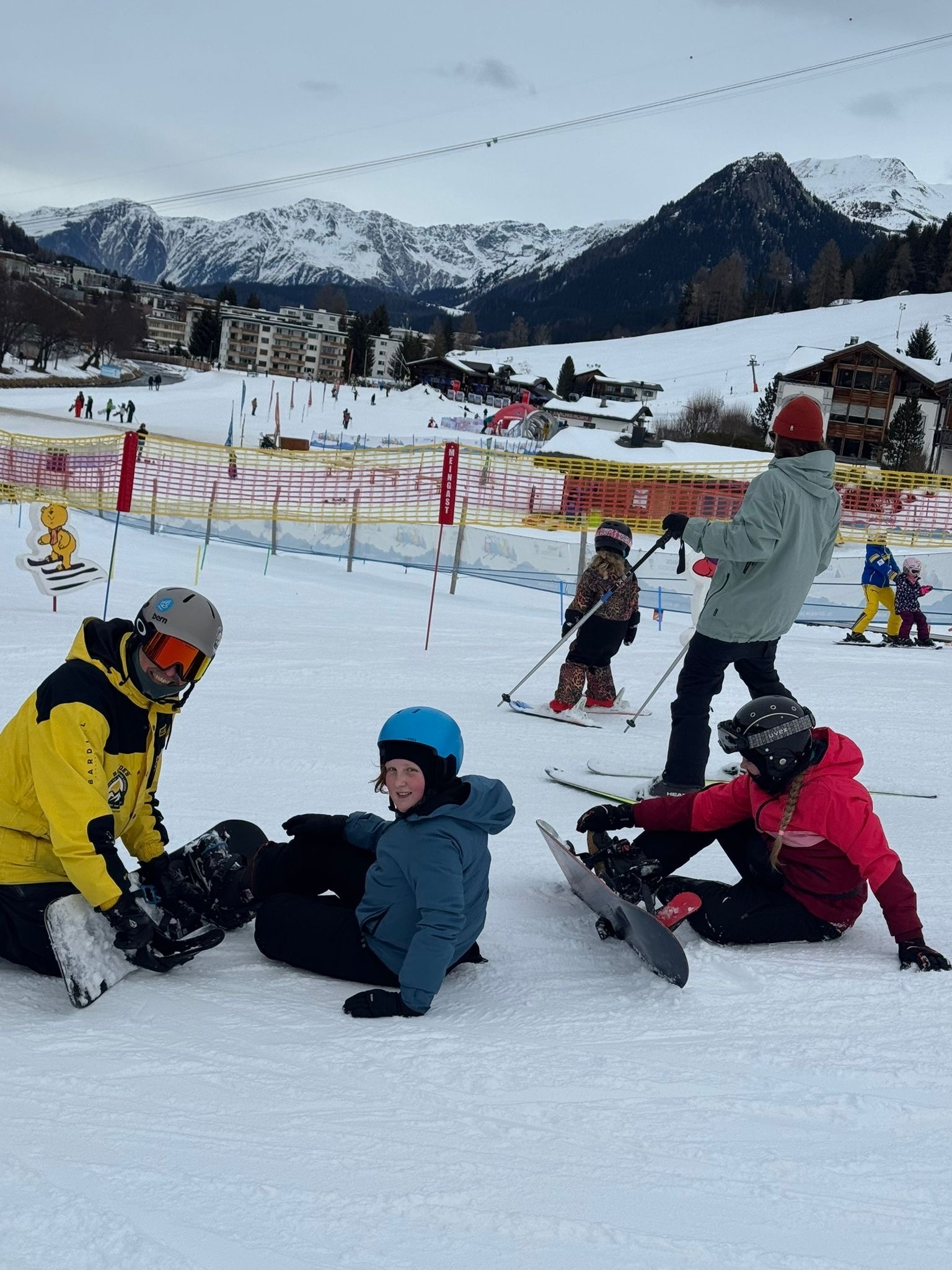 Snowboarding Lessons (from 7 y.) in Small Groups for First Timers.