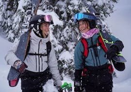 Two snowboarders have fun in the snow during their private snowboarding lessons with the Nassfeld Ski School.