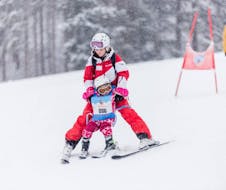 Foto aufgenommen während des Kinderskikurses (3-5 J.) für Anfänger der Skischule Ellmau Hartkaiser.