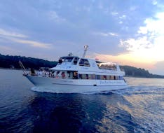 Bootstour bei Sonnenuntergang um Pula und Brijuni mit Abendessen & Getränken mit Pula Boat Tours-Adventures.