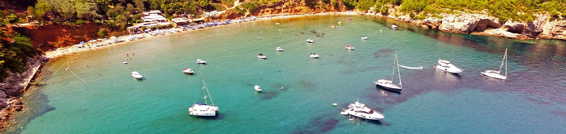 Uitzicht over de baai tijdens de privé boottocht van een hele dag van Dubrovnik naar de Elaphiti Eilanden georganiseerd door Snooky Tours Dubrovnik.