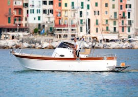 Private Bootstour bei Sonnenuntergang zu den Cinque Terre mit Aperitif und Badestopp.