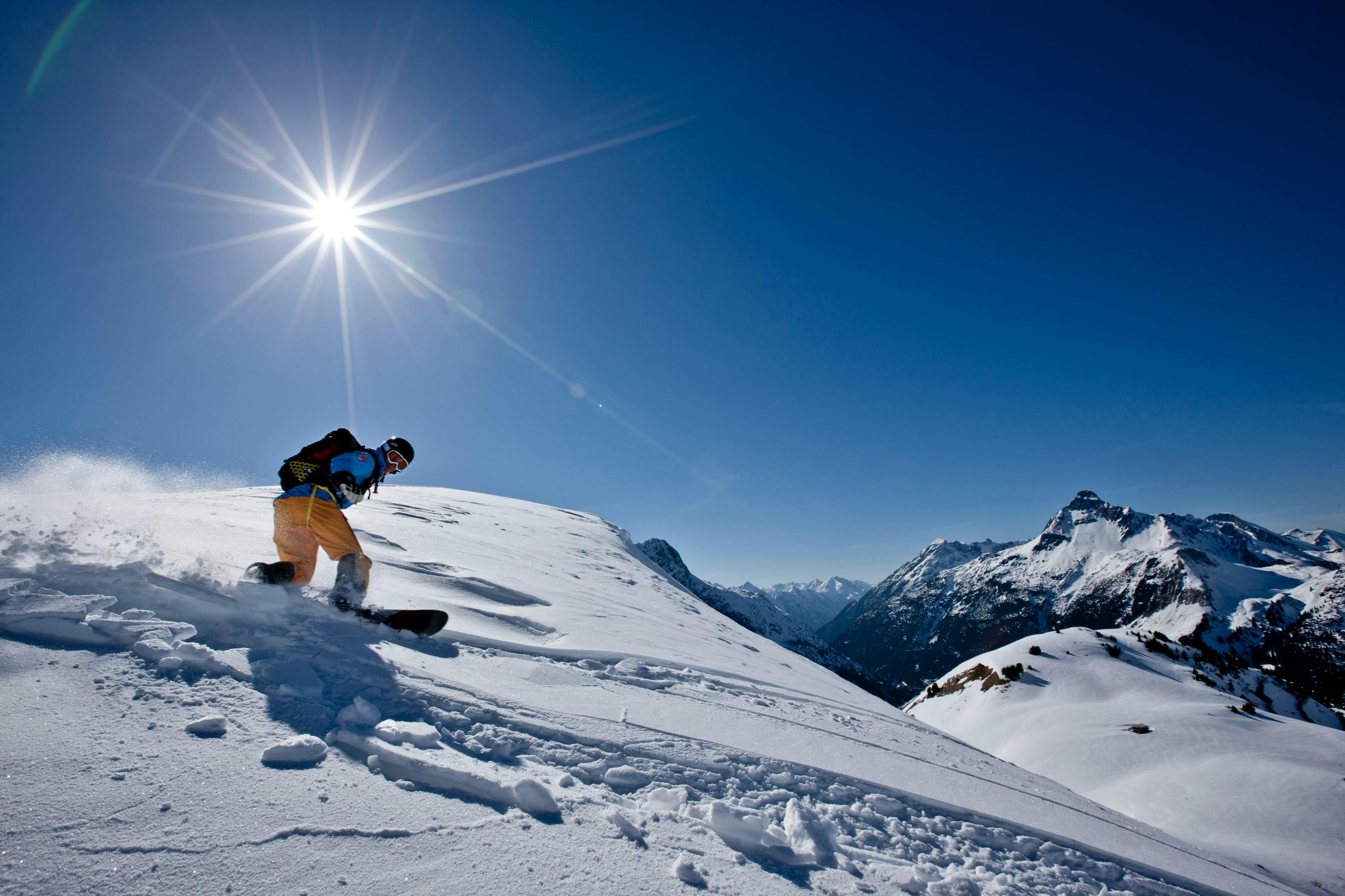 Private Snowboarding Lessons for Kids & Adults of All Levels from Ski School Warth A snowboarder during his private snowboarding lessons for kids and adults of all levels with ski school Warth in Warth-Schröcken.