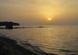 Tramonto sul mare a Tropea, dove parte il giro in gommone privato al tramonto da Tropea a Capo Vaticano con Tropeasub.