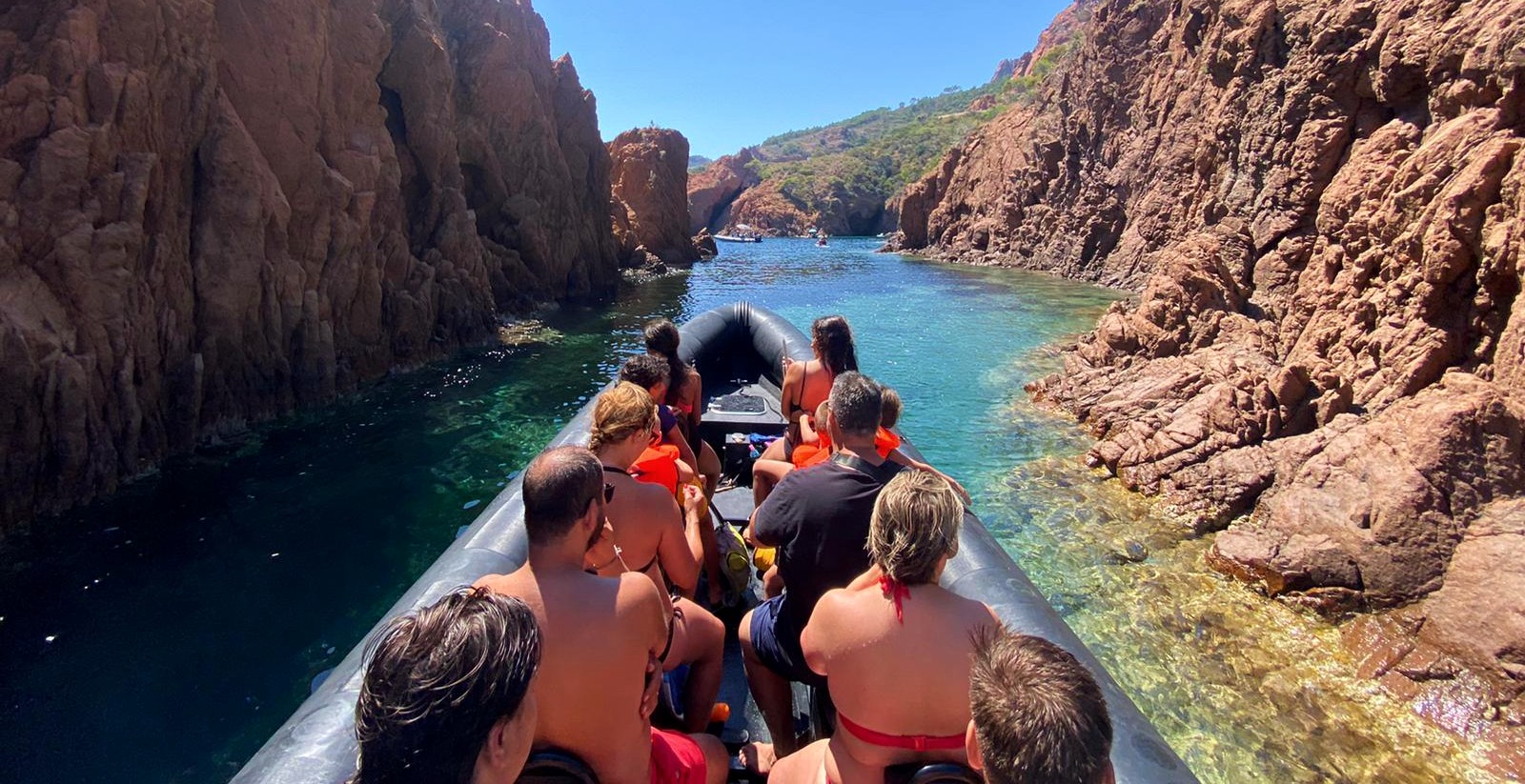 Boottocht van Cannes naar Estérel Massif met toeristische attracties.