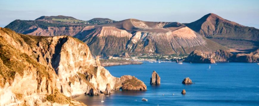 Hin- und Rücktransfer Flughafen Catania – Lipari mit Clarissa Viaggi Äolische Inseln.