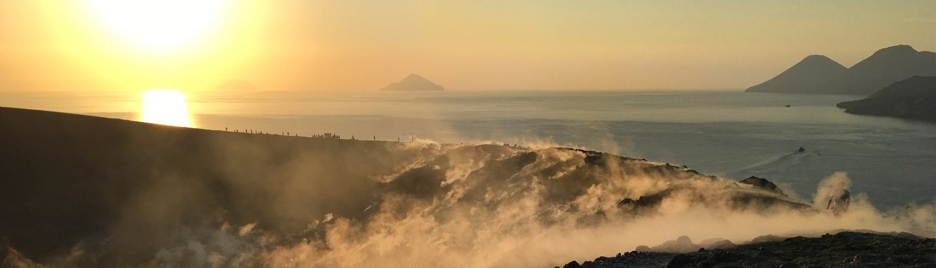 Panorama depuis le sommet de l'île de Vulcano pendant la Balade en Bateau vers Vulcano depuis Lipari avec Clarissa Viaggi Isole Eolie.