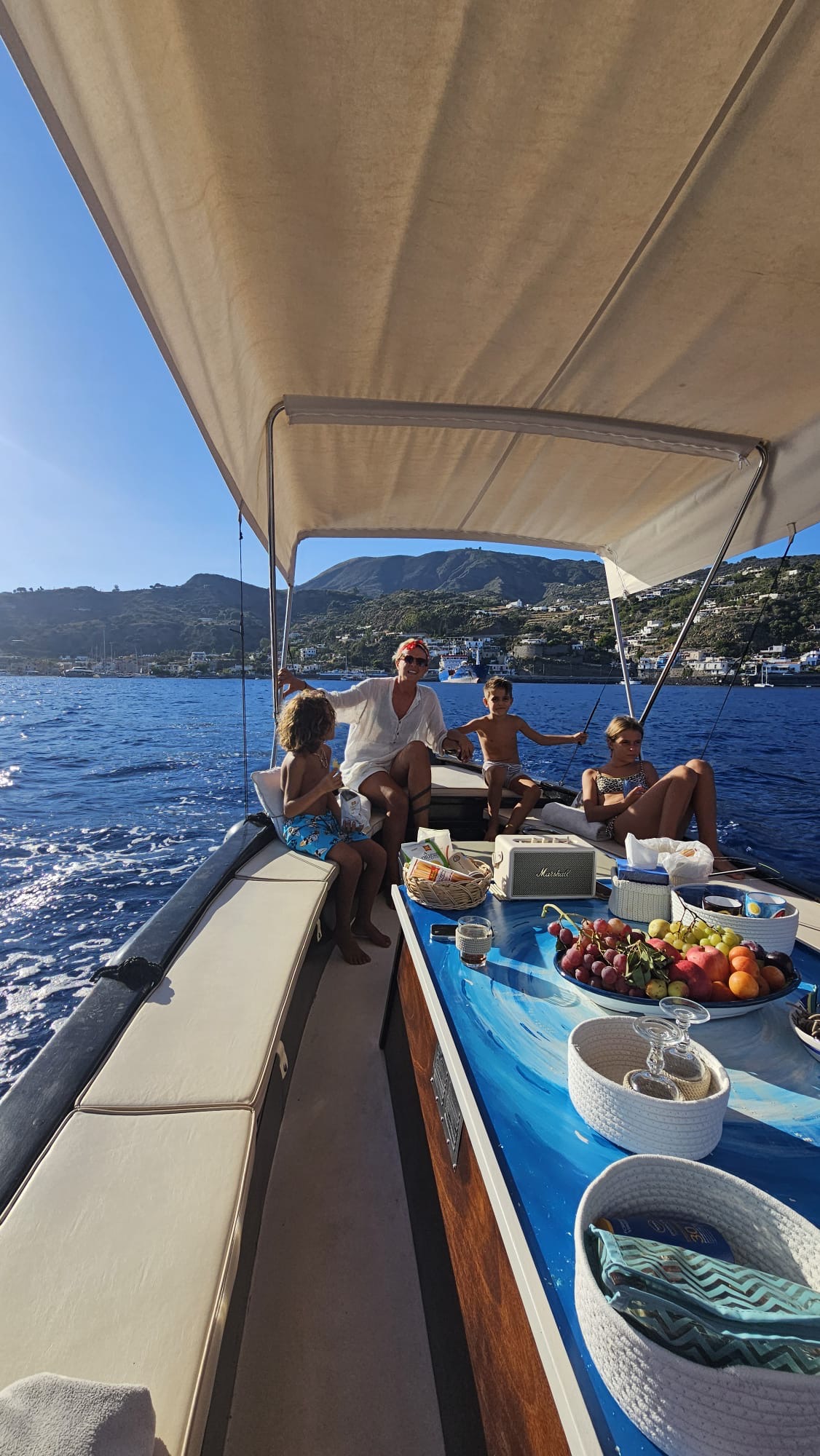 Private Bootstour rund um Lipari, Vulcano oder Salina mit Eoliana Gite in Barca.