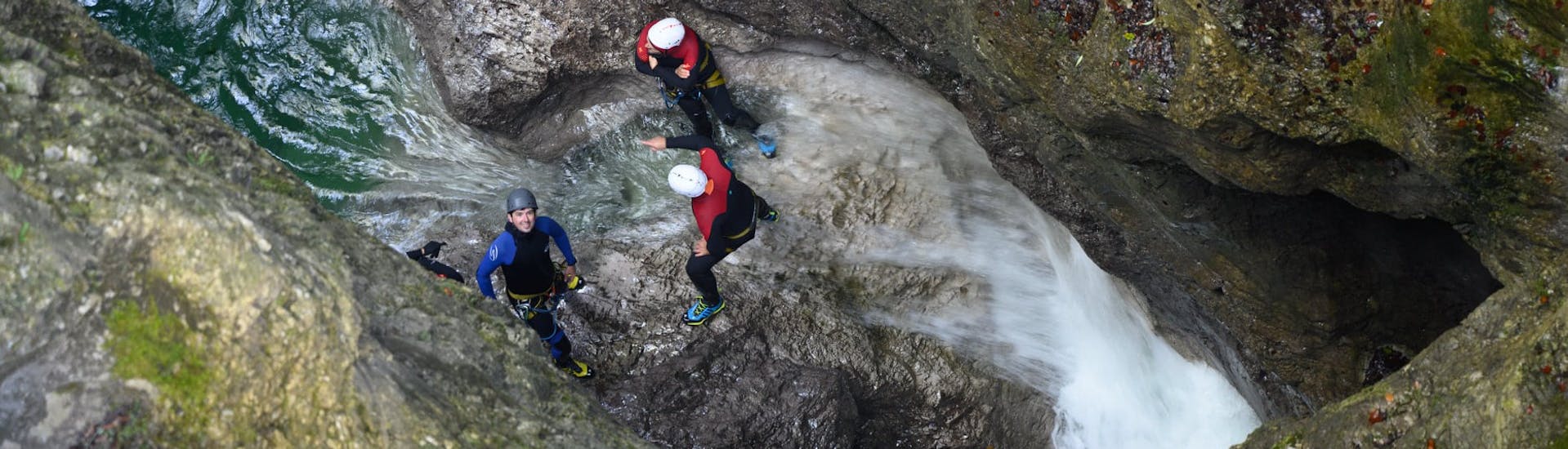 Three man standing in the Taxaklamm while Canyoning in the Taxaklamm near Erpfendorf with Outdoor Guide Kaiserwinkl.