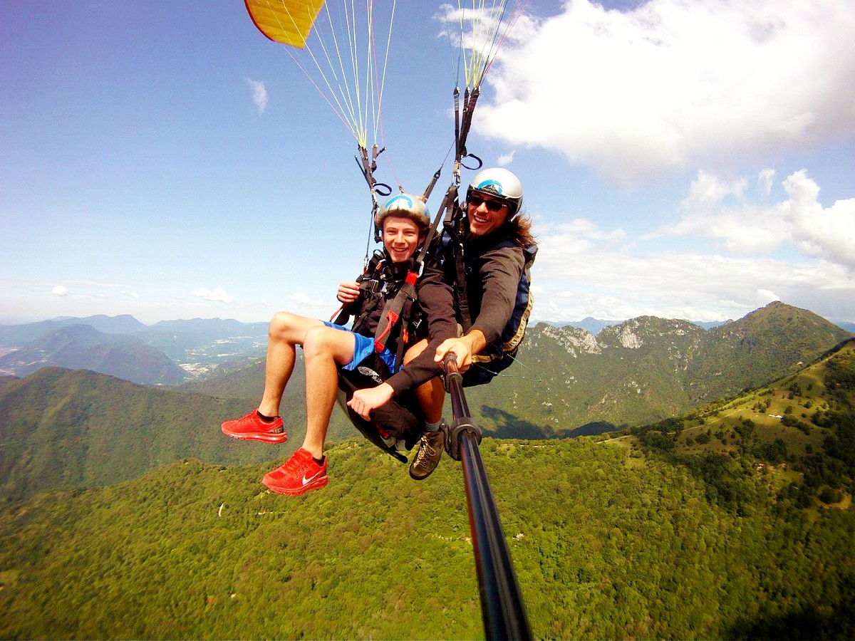 Panorama Tandem Paragliding in Gardone Riviera (vanaf 6 j.) - Gardameer met Air Emotions Lombardia.