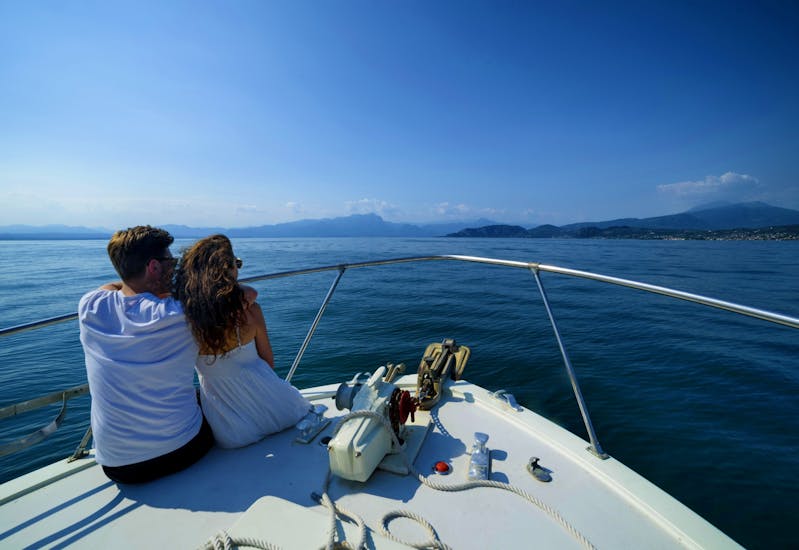 Die Aussicht auf den Gardasee während der Bootstour von Peschiera del Garda nach Sirmione mit GardaVoyager