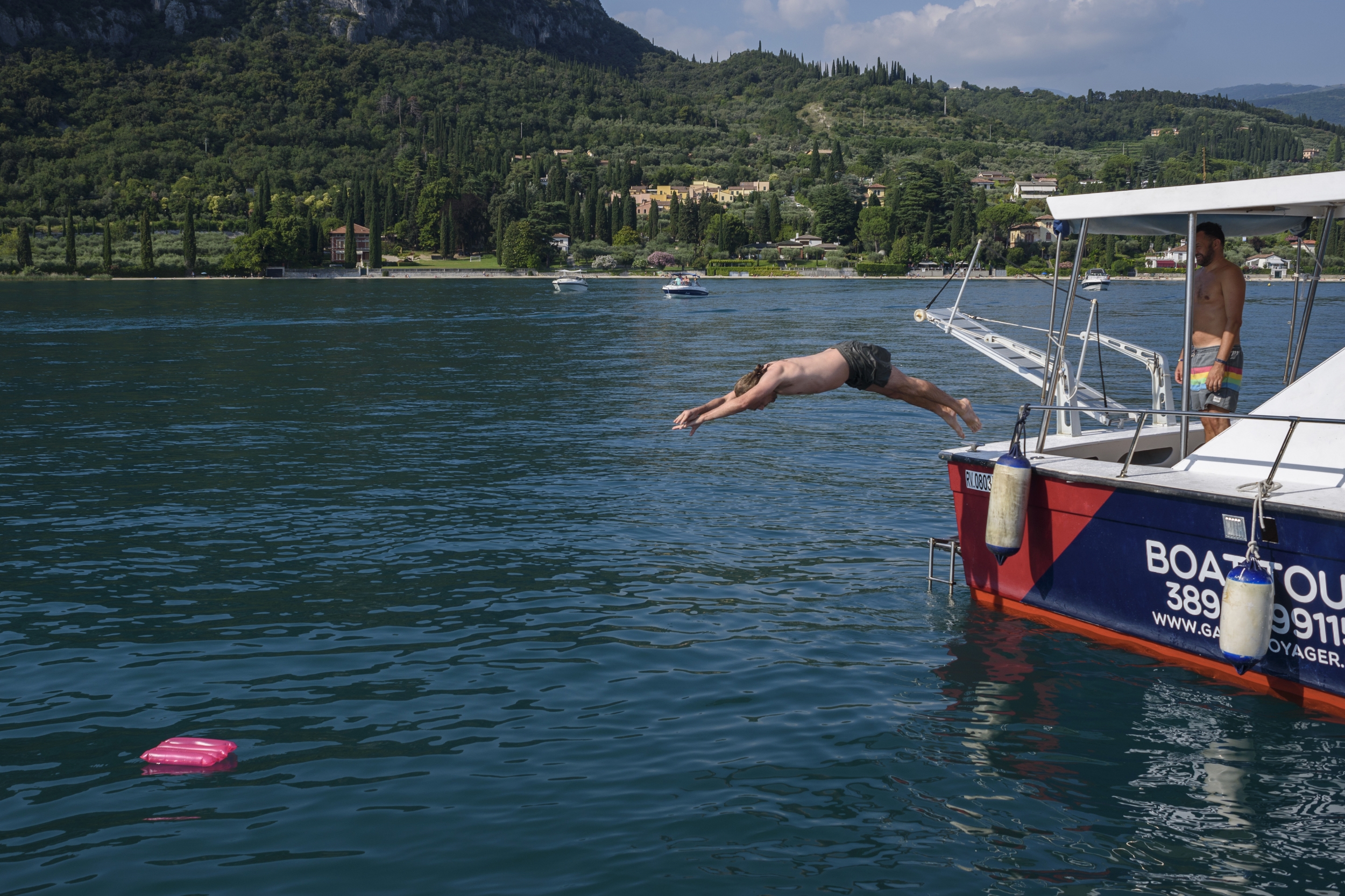 Afternoon Boat Trip from Peschiera del Garda to Sirmione.