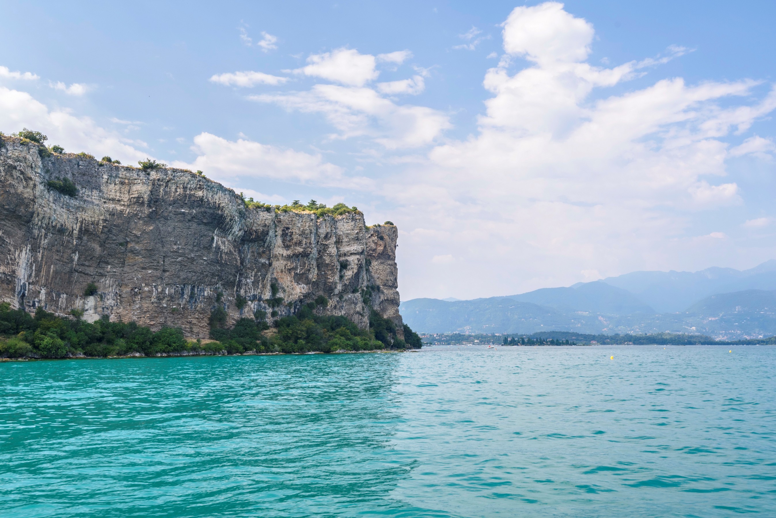 Durante la gita lungo la costa sud del lago di Garda con GardaVoyager.