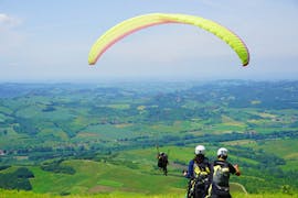 Starting a tandem paragliding flight over Monviso with ParaWorld
