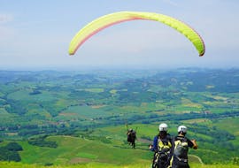 Starting a tandem paragliding flight over Monviso with ParaWorld