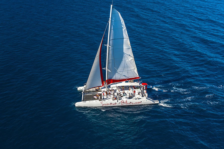 De catamaran tour van Split naar de Krka Watervallen & Blue Lagoon met Summer Blues Split.