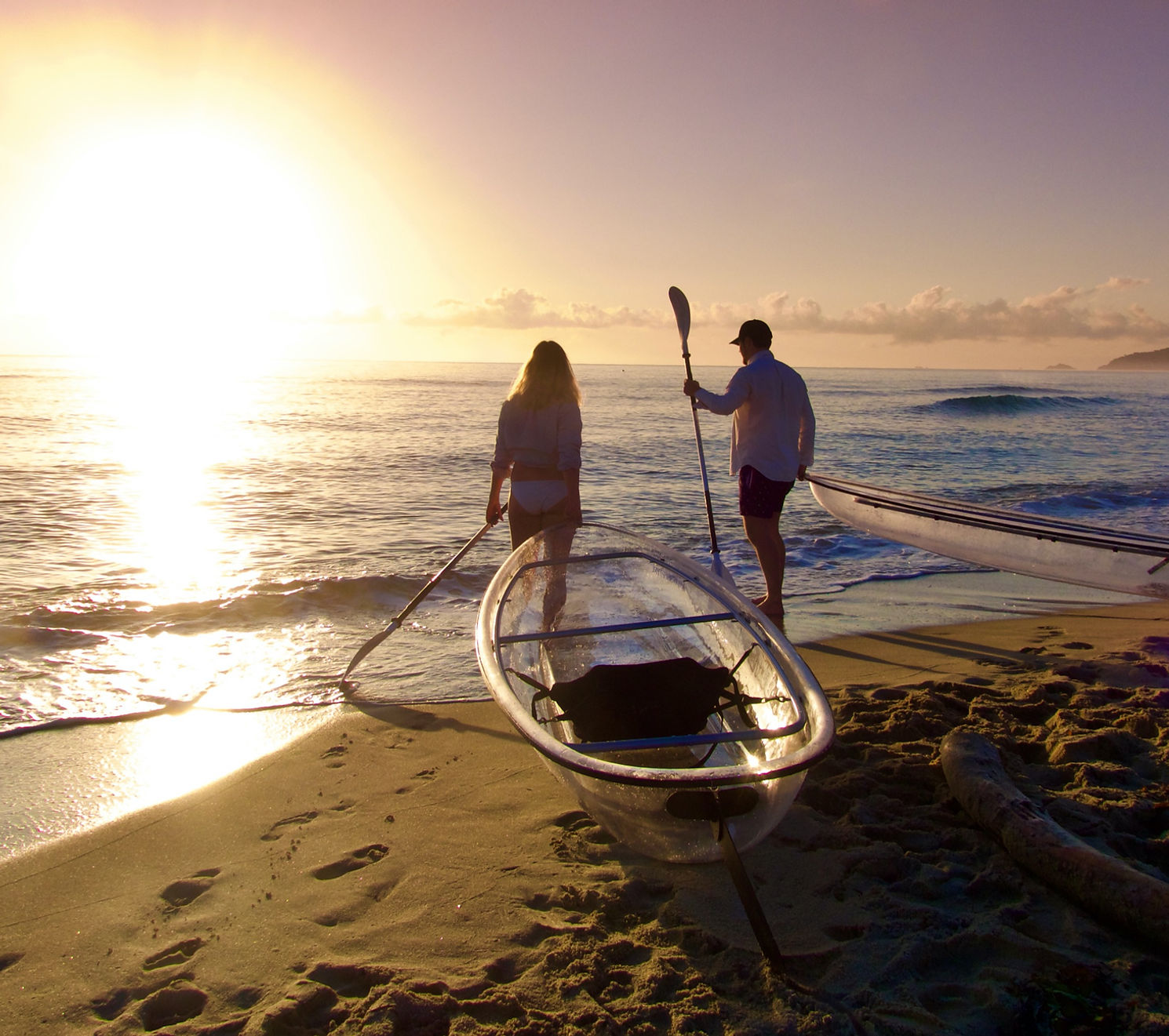 Two People are doing a Glass Bottom Sea Kayak Hire at Sunset in Le Lavandou with our partner Transparent'Sea in Le Lavandou. 