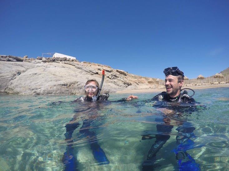 A participant and a guide having fun in the water during the PADI Bubble Maker (8-12 y.) at Lia Beach in Mykonos with GoDive Mykonos.