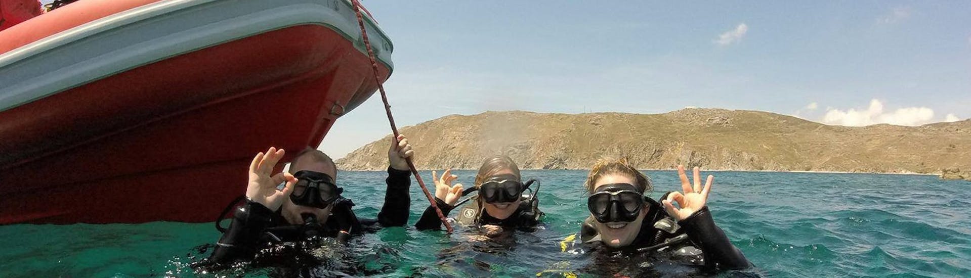 3 friends having fun in the water during a guided boat dive at Lia Beach with GoDive Mykonos.