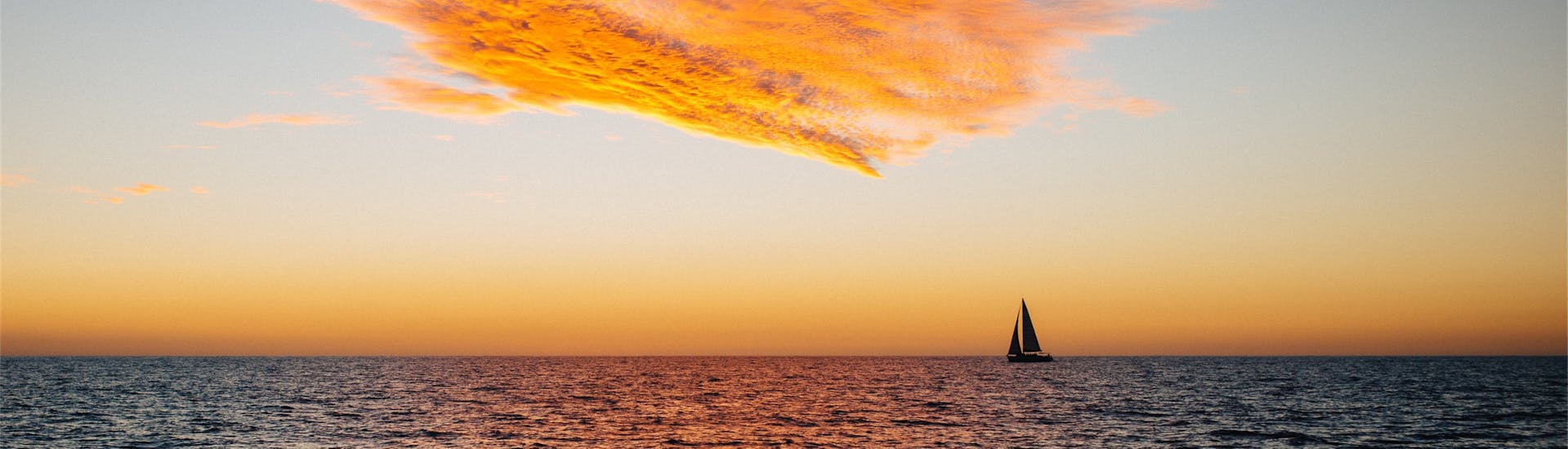 Vue sur la mer lors de la balade en catamaran au coucher de soleil dans la baie d’Ajaccio avec Voglia di Mare.  
