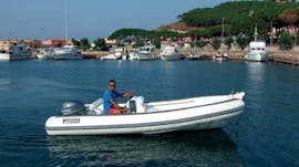 Zicht op de RIB boot Sea Water 450 die u kunt huren met onze Bootverhuur in Arbatax (tot 2 personen) bij Flamar Vacanze Arbatax.