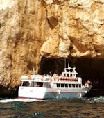 Boot van Navisarda gebruikt voor de overtocht van Alghero naar de Grot van Neptunus die de grot binnenvaart.