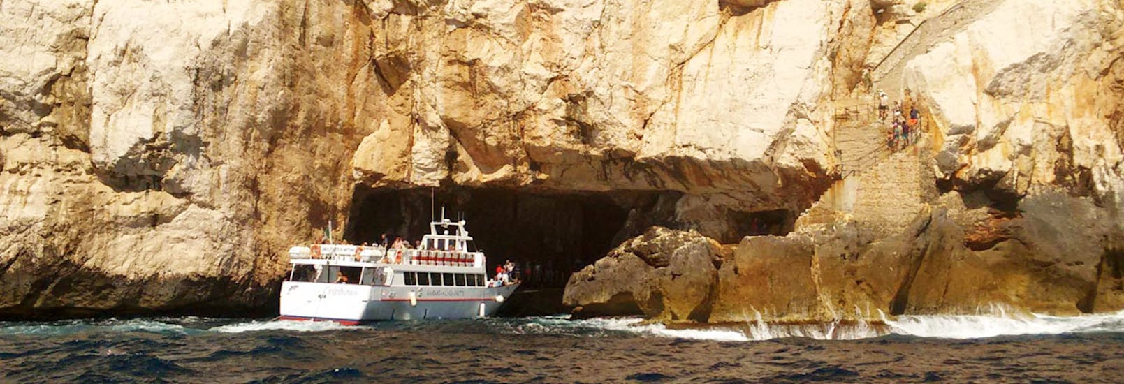 Excursion en bateau depuis Alghero aux grottes de Neptune.