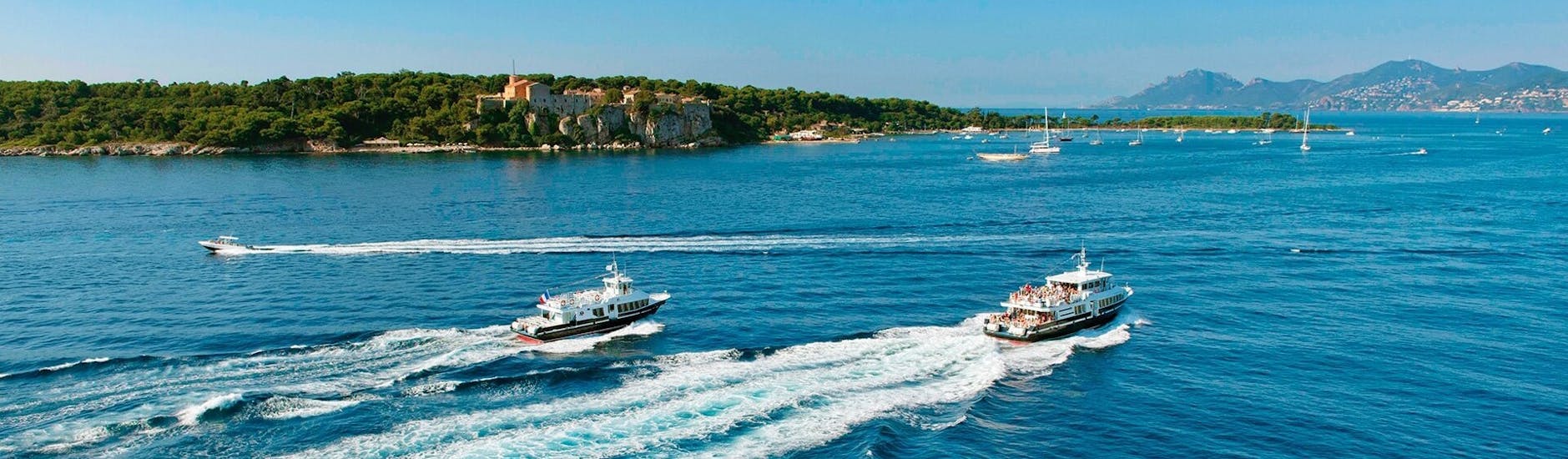 Uitzicht op de boten tijdens de boottransfer van Cannes naar het eiland Sainte-Marguerite met Trans Côte d'Azur.