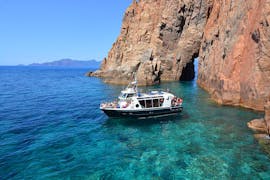 Vue du bateau lors de la Balade en bateau vers les calanques de Piana depuis Cargèse avec Croisière Grand Bleu Cargèse.