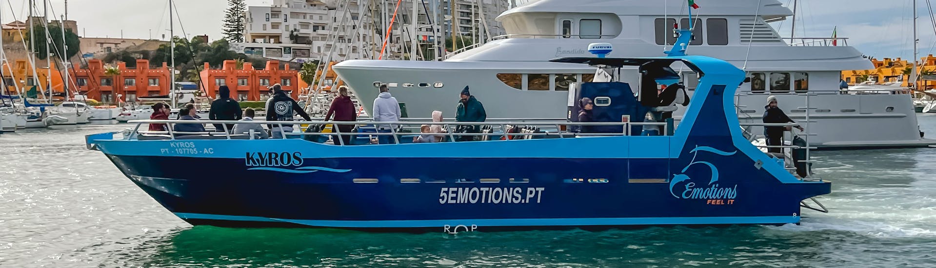 Das Boot von 5emotions Portimão während der Private Bootstour ab Portimão.