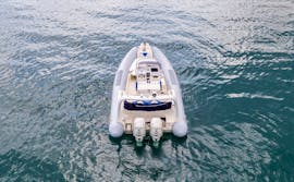 Teilnehmer an einer privaten Bootstour um Palaiokastritsa und den Canal D'Amour während einer von FunSea Corfu angebotenen Aktivität.