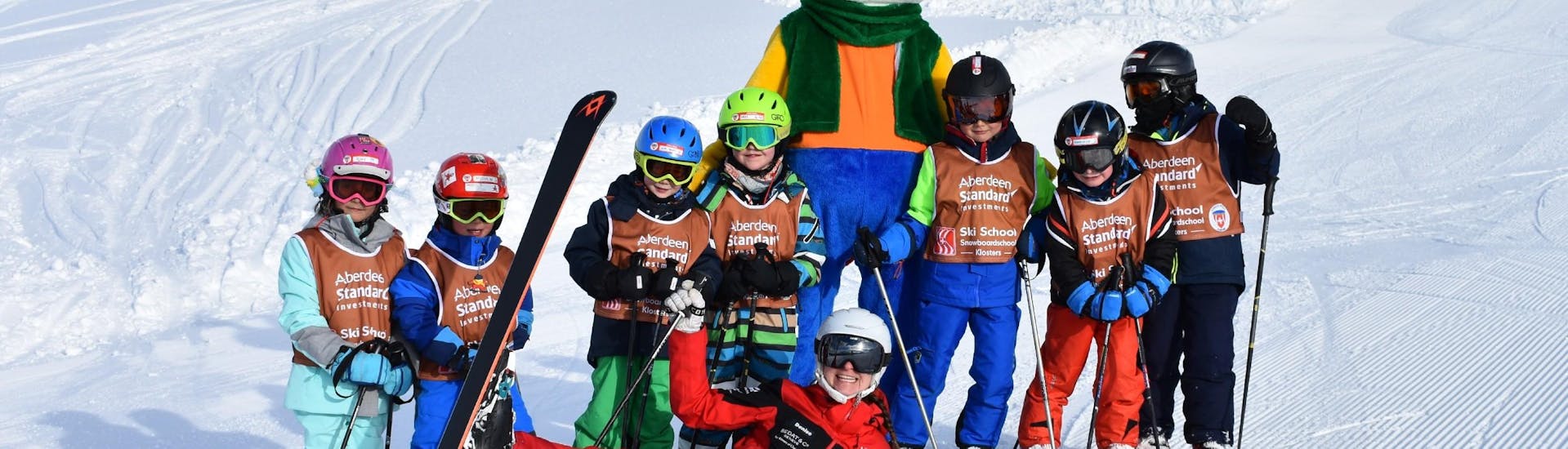 Lezioni di sci per bambini (dai 3 anni) per principianti.