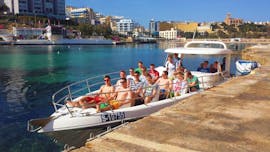 Zufriedene Kunden bei einer Bootstour nach Comino und zur Blauen Lagune mit Sun & Fun Water Sports Malta.